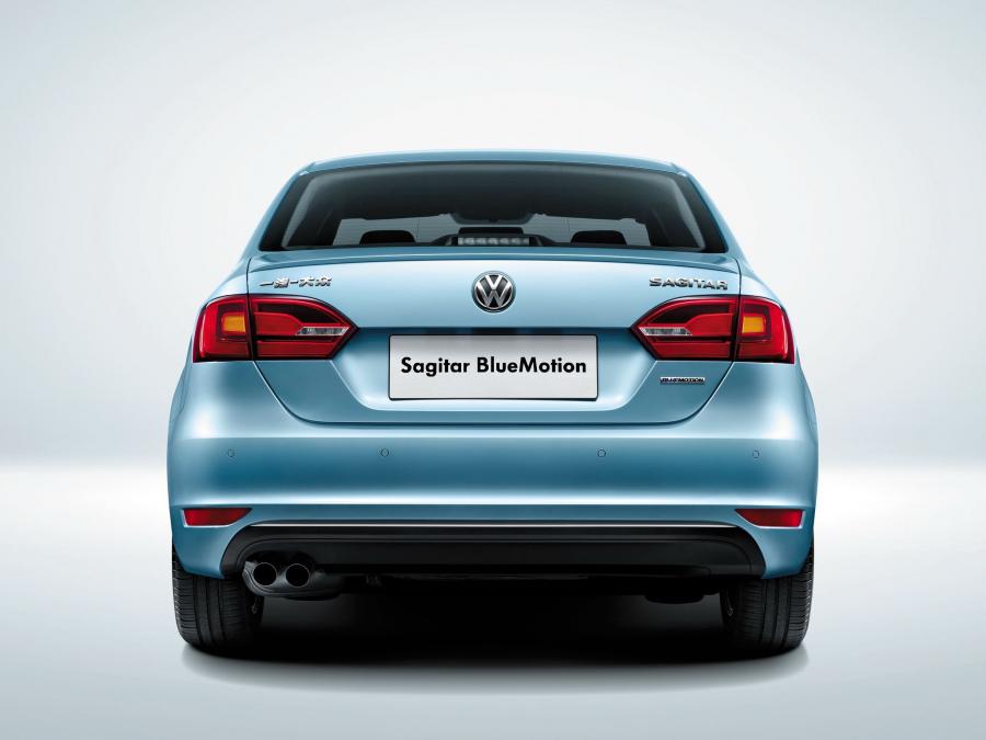  Volkswagen Sagitar Bluemotion 2013 года  (фото 5 из 8)